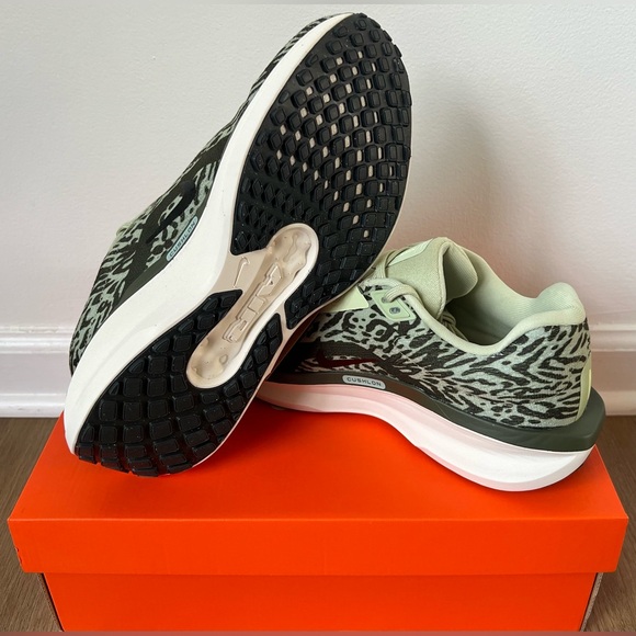 Women’s Nike Winflo 11 Road Running Shoes, Olive Aura Animal Print, 10 NEW - Picture 5 of 7